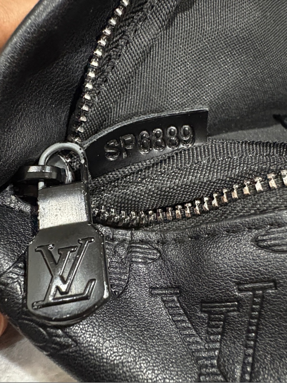Louis Vuitton Discovery Bumbag Monogram Shadow calf leather MM - Picture 12 of 12